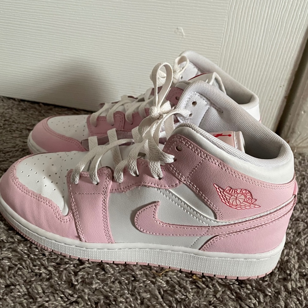 Pink nike Jordan dunks